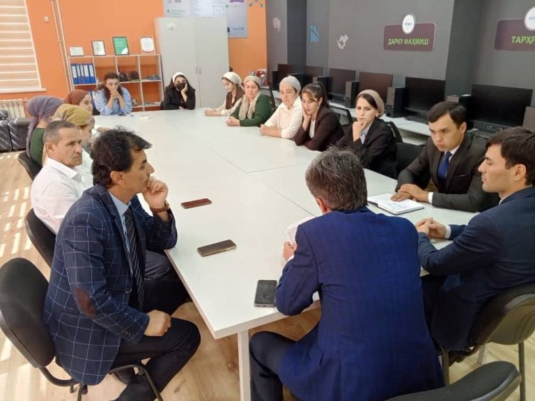 МАҲФИЛИ АДАБӢ